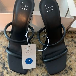 NWT in original box women’s size 7 shoes